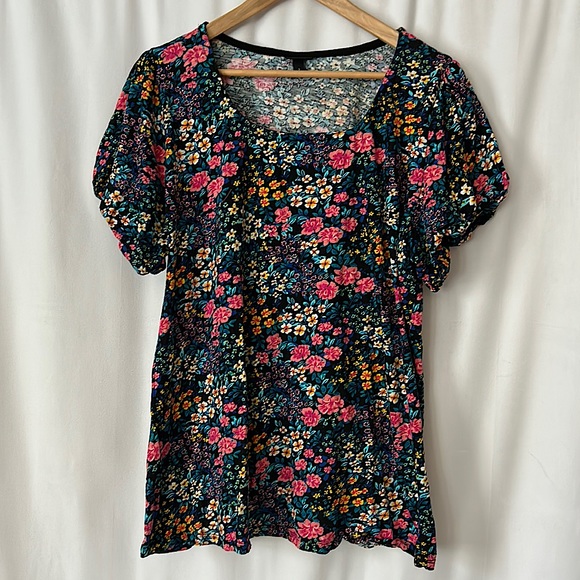 torrid Tops - Torrid Cute Floral Puff Short Sleeve 💯% Cotton Shirt Top **Size 3** 🌸🌸